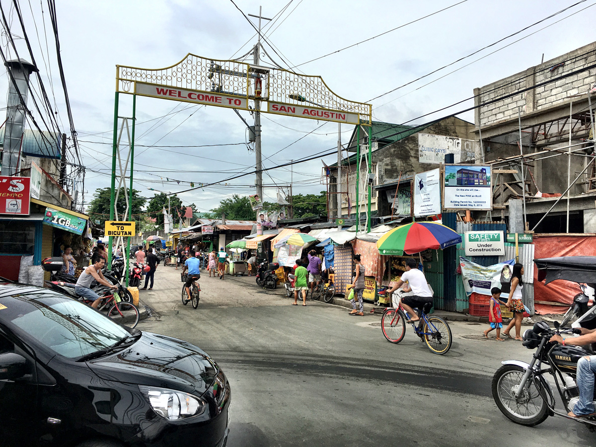 Busy streets of the Paranaque neighbourhood.
